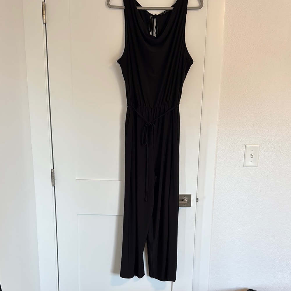 MARINA Black Sleeveless Jumpsuit with Fitted Bodice